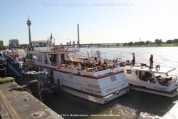 Duesseldorf Altstadt Rheinpromenade 008