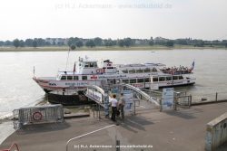 Duesseldorf Altstadt Rheinpromenade 021
