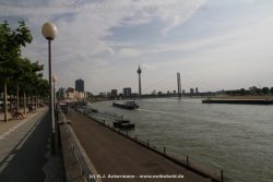 Duesseldorf Altstadt Rheinpromenade 022