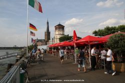 Duesseldorf Altstadt Rheinpromenade 037