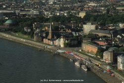 Duesseldorf Altstadt Rheinpromenade Von Oben 002