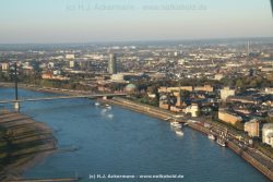 Duesseldorf Altstadt Rheinpromenade Von Oben 004