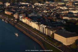 Duesseldorf Altstadt Rheinpromenade Von Oben 007