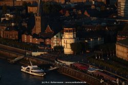 Duesseldorf Altstadt Rheinpromenade Von Oben 010