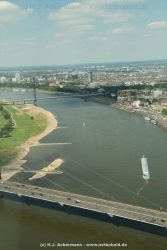 Duesseldorf Altstadt Rheinpromenade Von Oben 019