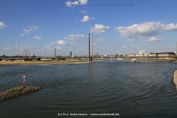 Duesseldorf Altstadt Rheinpromenade2 038