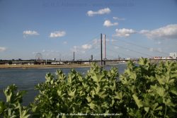 Duesseldorf Altstadt Rheinpromenade2 040