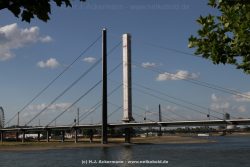 Duesseldorf Altstadt Rheinpromenade2 045