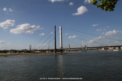 Duesseldorf Altstadt Rheinpromenade2 046