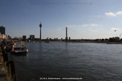 Duesseldorf Altstadt Rheinpromenade2 065