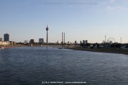 Duesseldorf Altstadt Rheinpromenade2 068