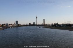 Duesseldorf Altstadt Rheinpromenade2 069