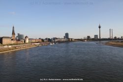 Duesseldorf Altstadt Rheinpromenade2 071