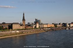 Duesseldorf Altstadt Rheinpromenade2 072