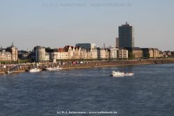 Duesseldorf Altstadt Rheinpromenade2 075