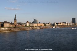 Duesseldorf Altstadt Rheinpromenade2 076