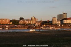 Duesseldorf Altstadt Rheinpromenade2 077