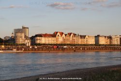 Duesseldorf Altstadt Rheinpromenade2 082