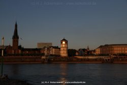 Duesseldorf Altstadt Rheinpromenade2 085