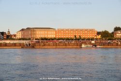 Duesseldorf Altstadt Rheinpromenade2 087