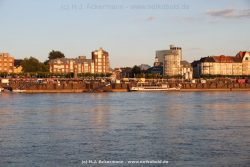 Duesseldorf Altstadt Rheinpromenade2 088