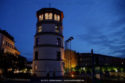 Duesseldorf Altstadt Schlossturm Abend 001