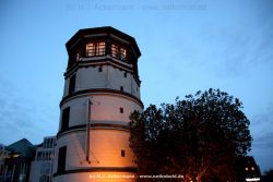 Duesseldorf Altstadt Schlossturm Abend 003