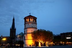 Duesseldorf Altstadt Schlossturm Abend 005