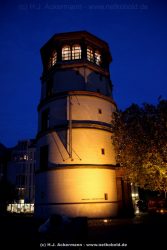 Duesseldorf Altstadt Schlossturm Abend 008