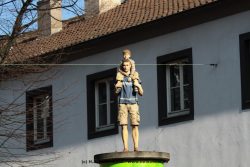 Duesseldorf Saeulenheilige Vater Und Sohn 005