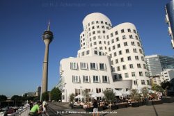 Gehry-Bauten-Medienhafen-1